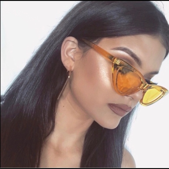 🚫SOLD OUT🚫The Sophia Soho Translucent sunnies 🧡 - Picture 2 of 4